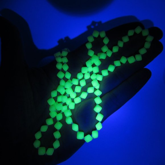 Uranium Glass bicone bead necklace - Picture 3 of 9